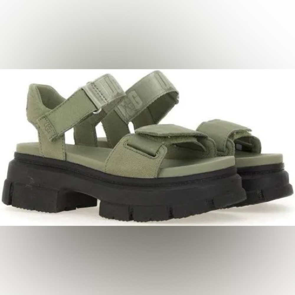 UGG Ashton Chunky Platform Sandals